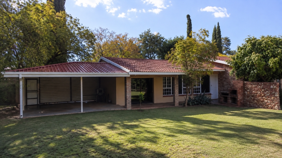 To Let 3 Bedroom Property for Rent in Flamwood North West